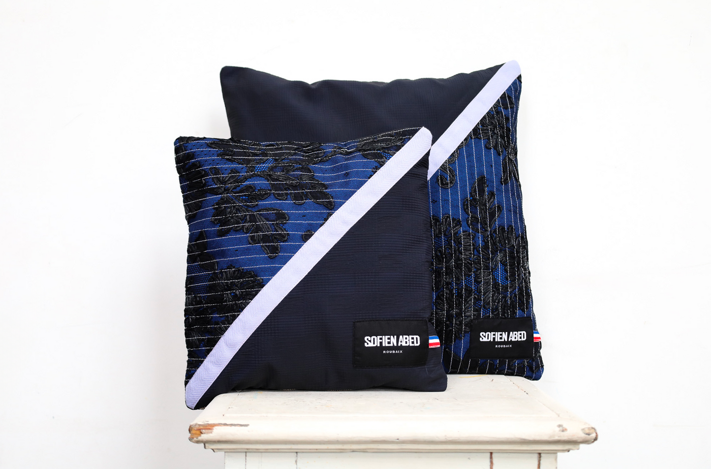 COUSSIN D'INTÉRIEUR UPCYCLÉ DÉTAIL DENTELLE PETIT - PIÈCE UNIQUE