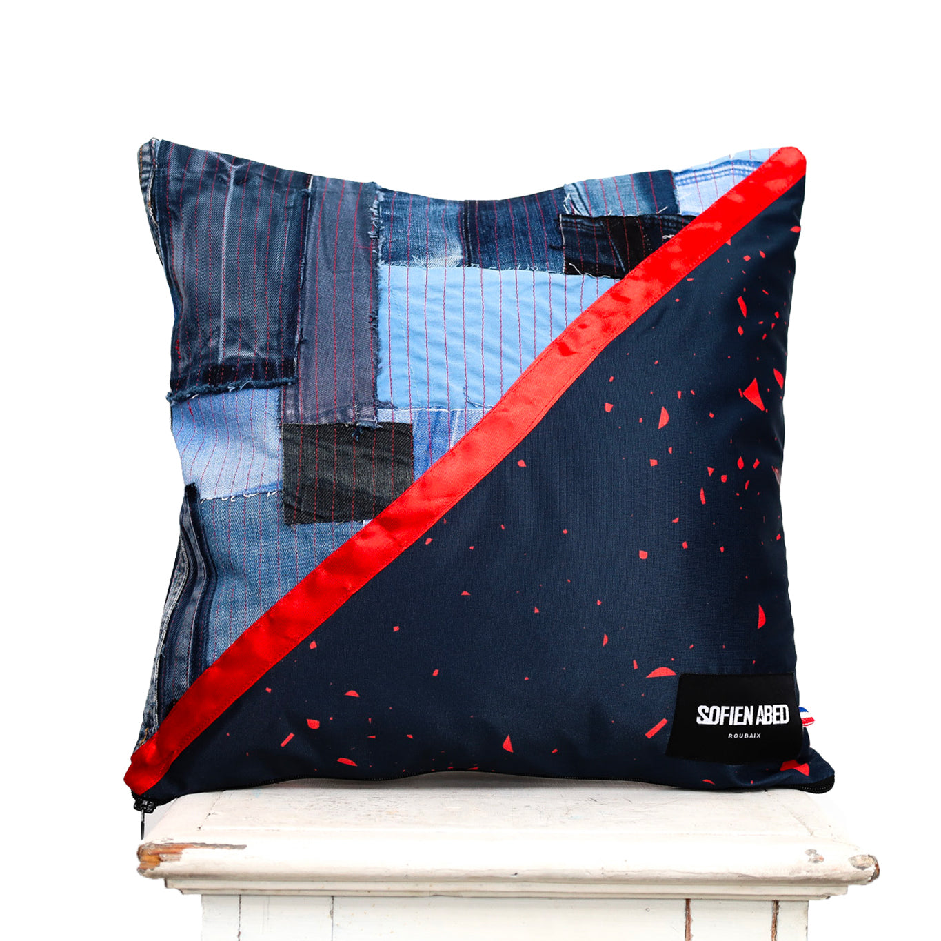 COUSSIN D'INTÉRIEUR UPCYCLÉ DÉTAIL ROUGE GRAND - PIÈCE UNIQUE