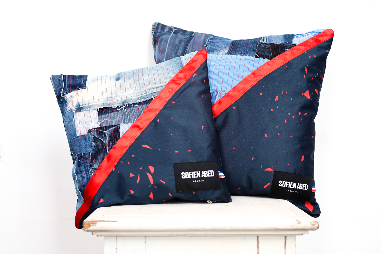 COUSSIN D'INTÉRIEUR UPCYCLÉ DÉTAIL ROUGE PETIT - PIÈCE UNIQUE