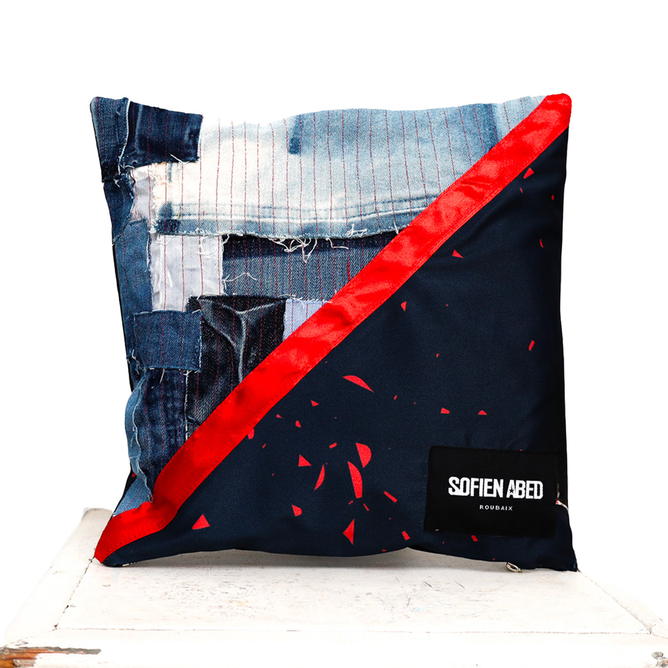 COUSSIN D'INTÉRIEUR UPCYCLÉ DÉTAIL ROUGE PETIT - PIÈCE UNIQUE