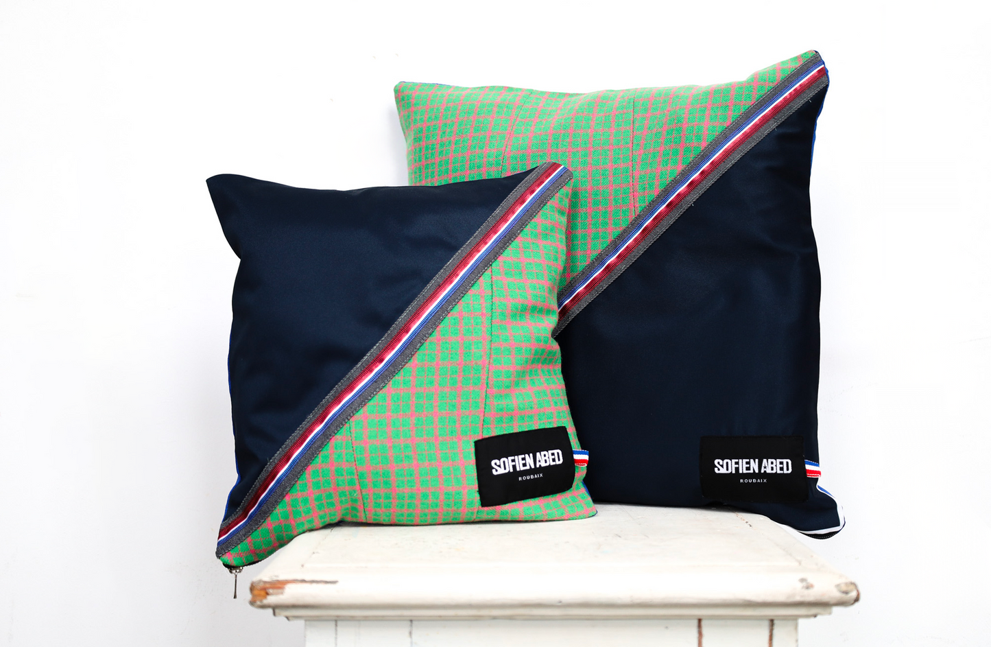COUSSIN D'INTÉRIEUR UPCYCLÉ DÉTAIL TRICOLORE GRAND - PIÈCE UNIQUE