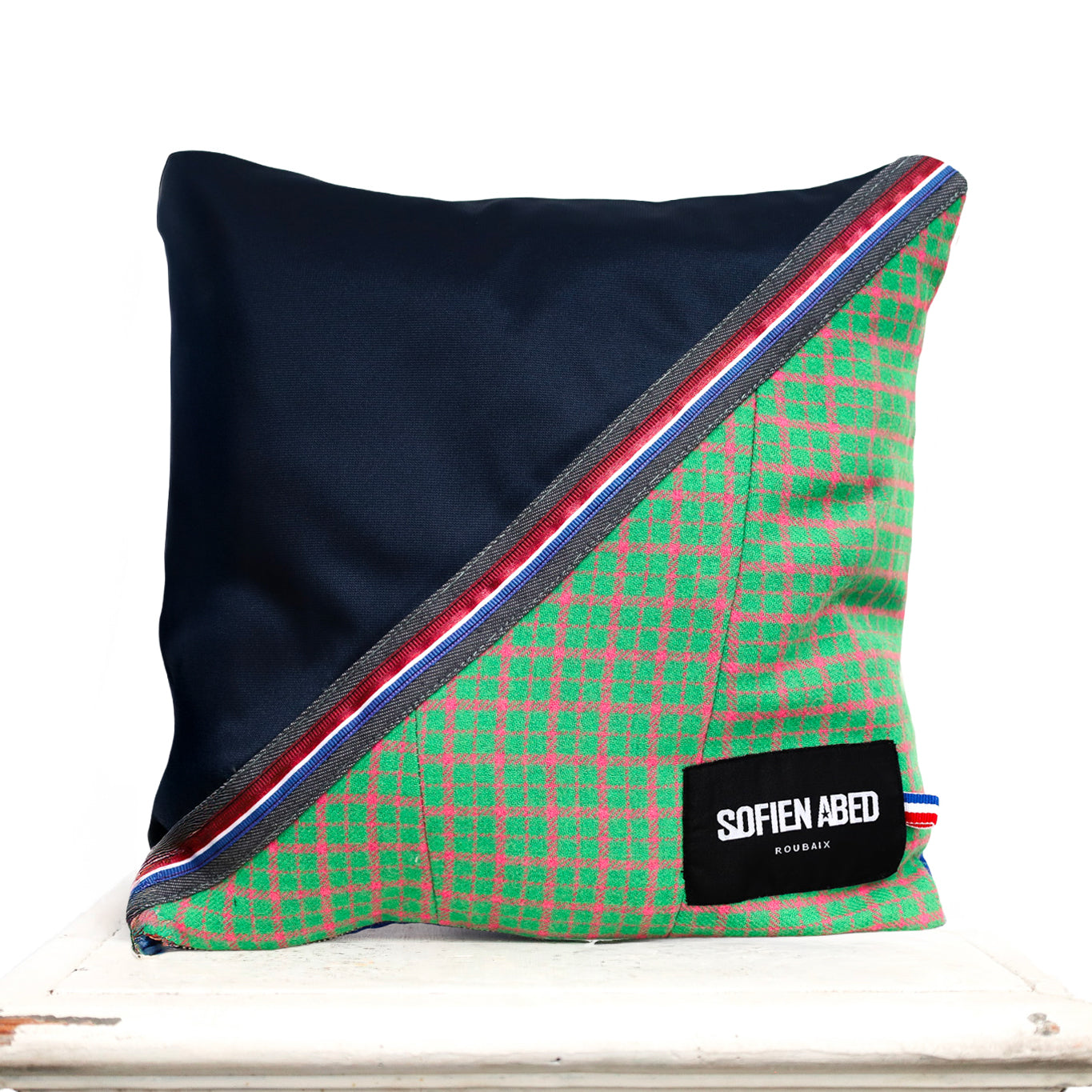 COUSSIN D'INTÉRIEUR UPCYCLÉ DÉTAIL TRICOLORE PETIT - PIÈCE UNIQUE