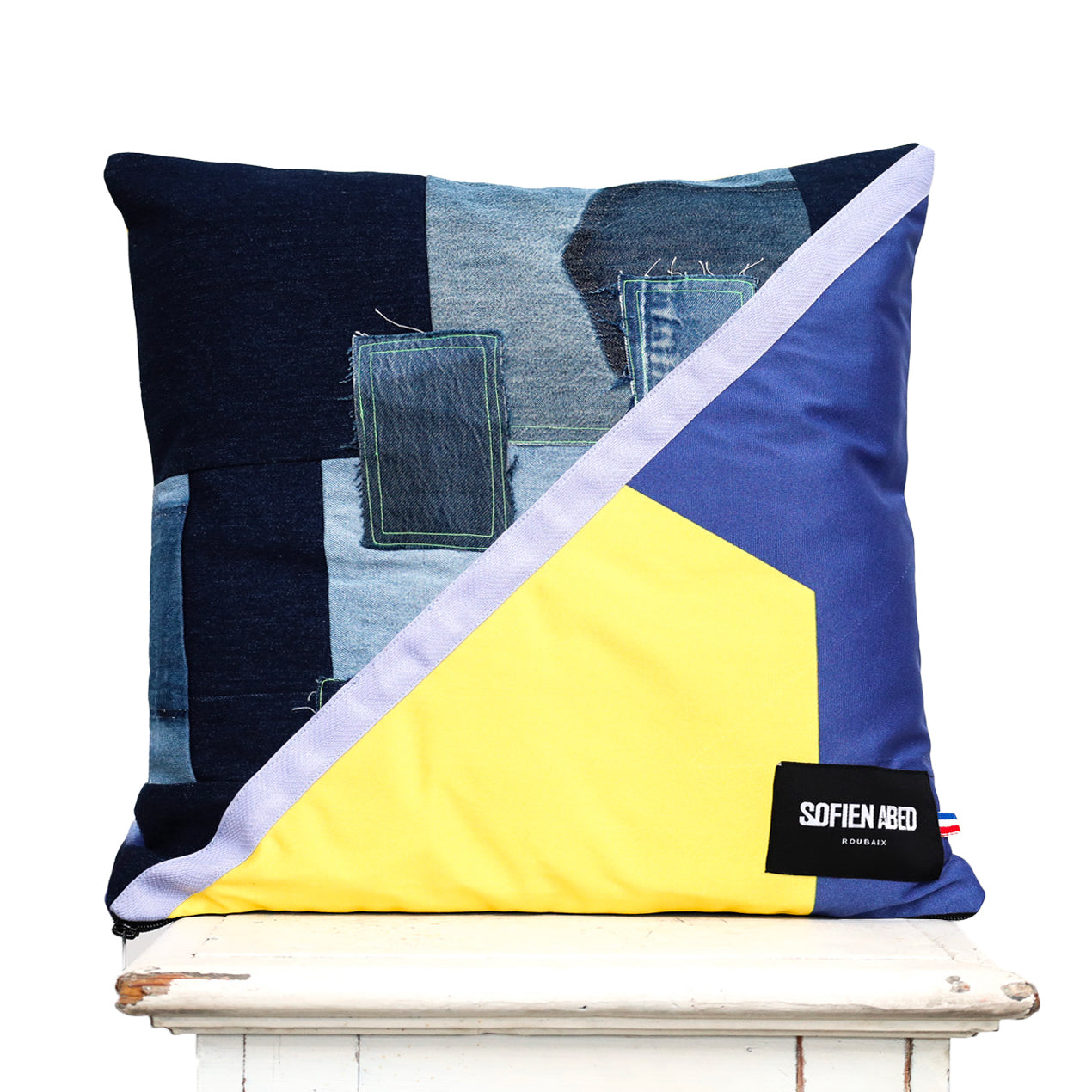 COUSSIN D'INTÉRIEUR UPCYCLÉ DÉTAIL GRAPHIQUE GRAND - PIÈCE UNIQUE