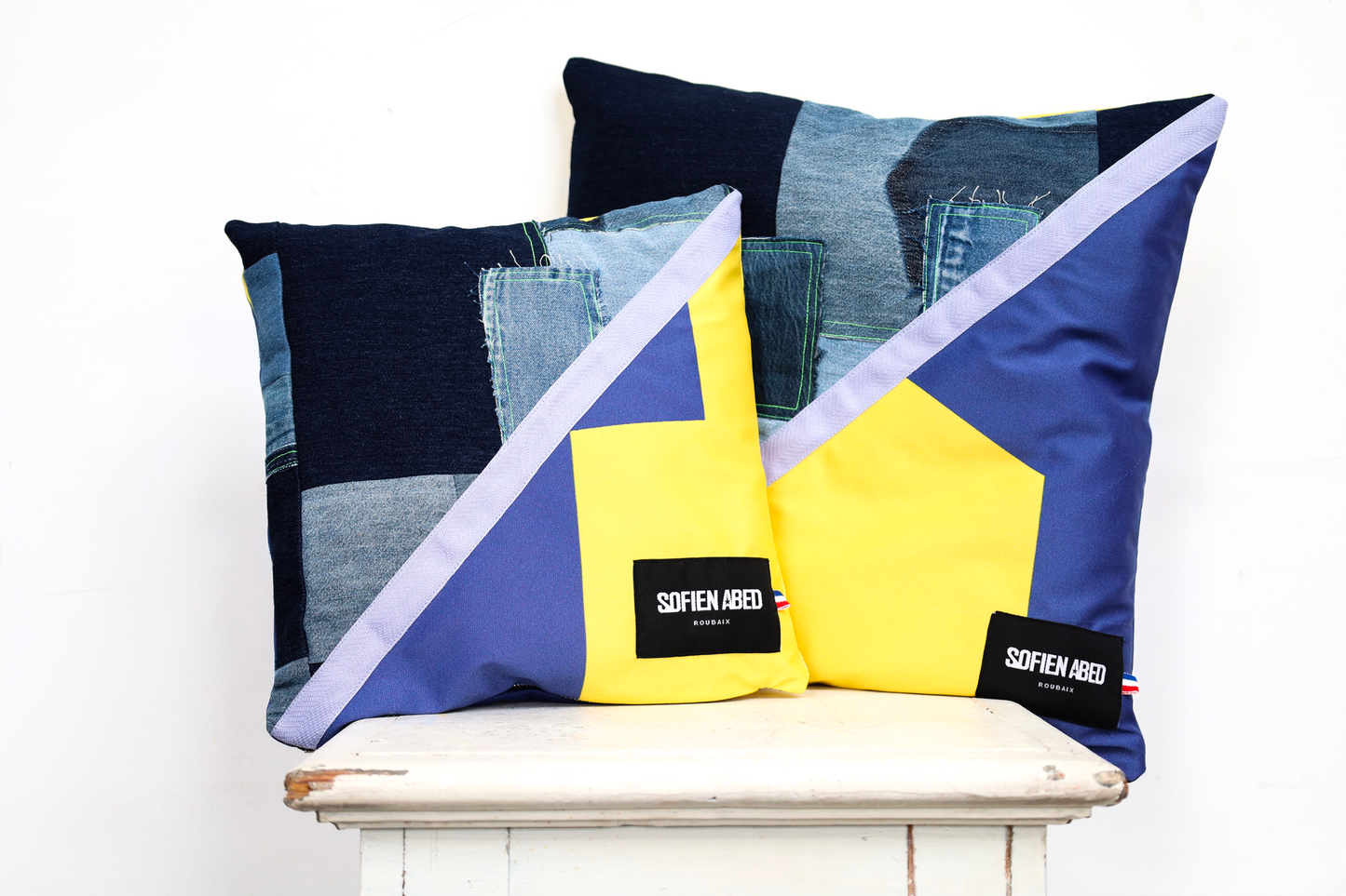 COUSSIN D'INTÉRIEUR UPCYCLÉ DÉTAIL GRAPHIQUE GRAND - PIÈCE UNIQUE