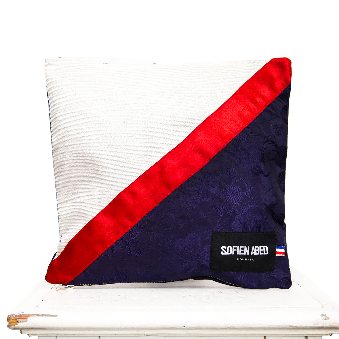 COUSSIN D'INTÉRIEUR UPCYCLÉ DÉTAIL MATIÈRES PETIT - PIÈCE UNIQUE