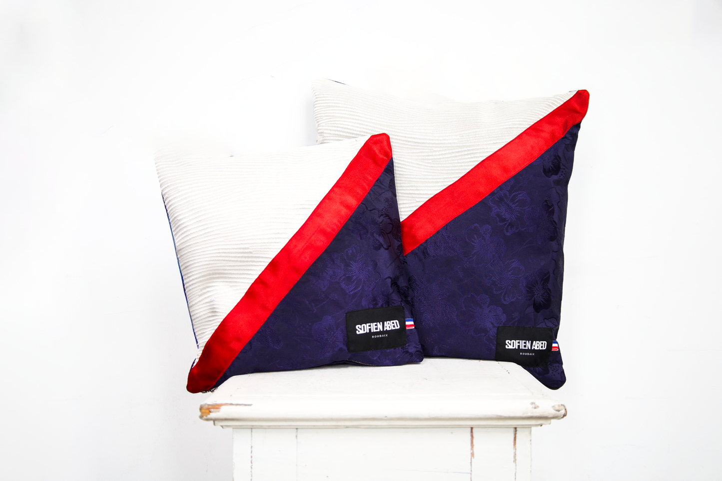 COUSSIN D'INTÉRIEUR UPCYCLÉ DÉTAIL MATIÈRES PETIT - PIÈCE UNIQUE