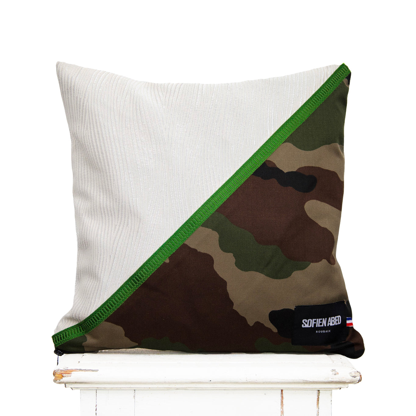 COUSSIN D'INTÉRIEUR UPCYCLÉ DÉTAIL MILITAIRE GRAND - PIÈCE UNIQUE