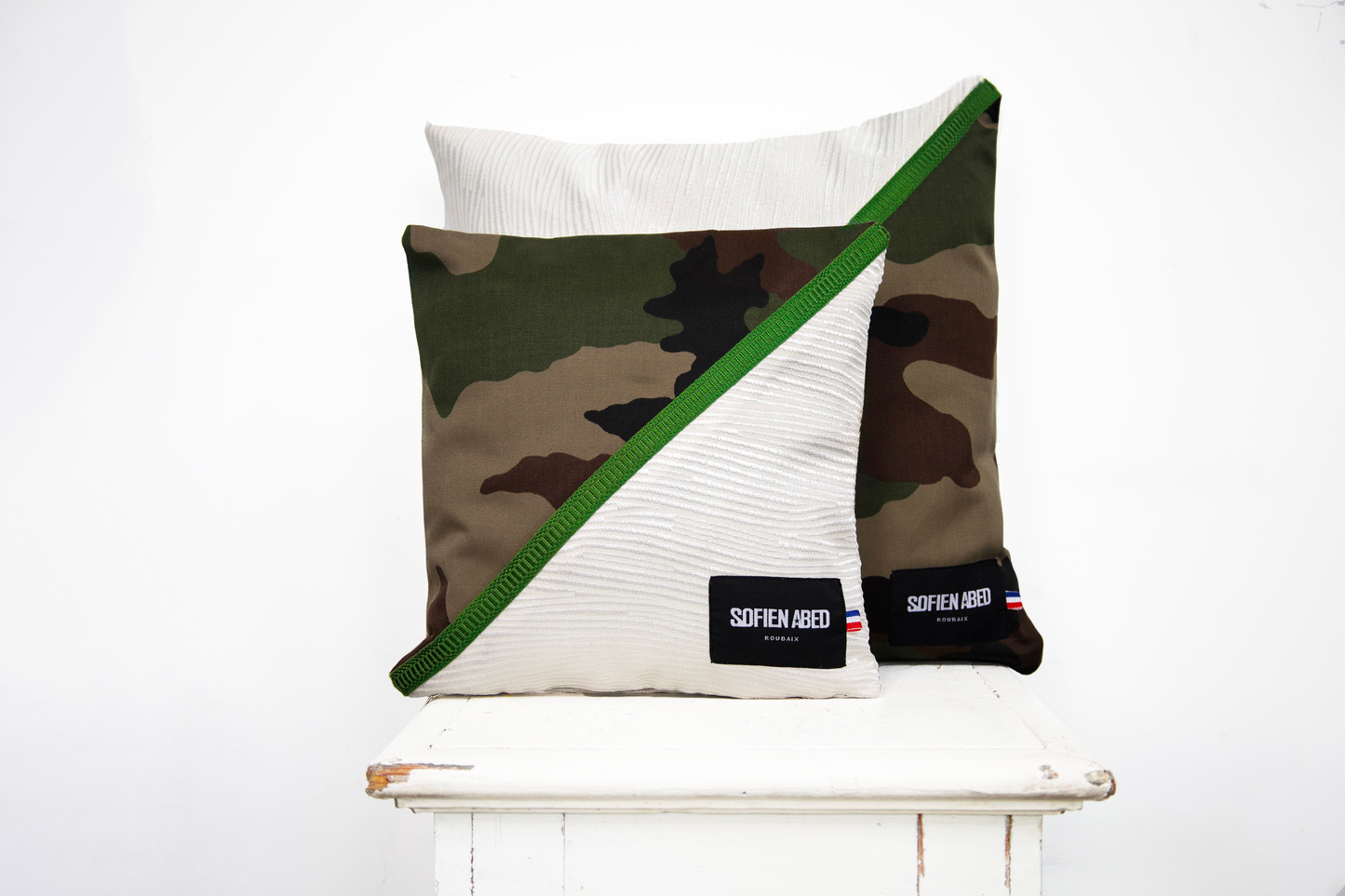 COUSSIN D'INTÉRIEUR UPCYCLÉ DÉTAIL MILITAIRE PETIT - PIÈCE UNIQUE